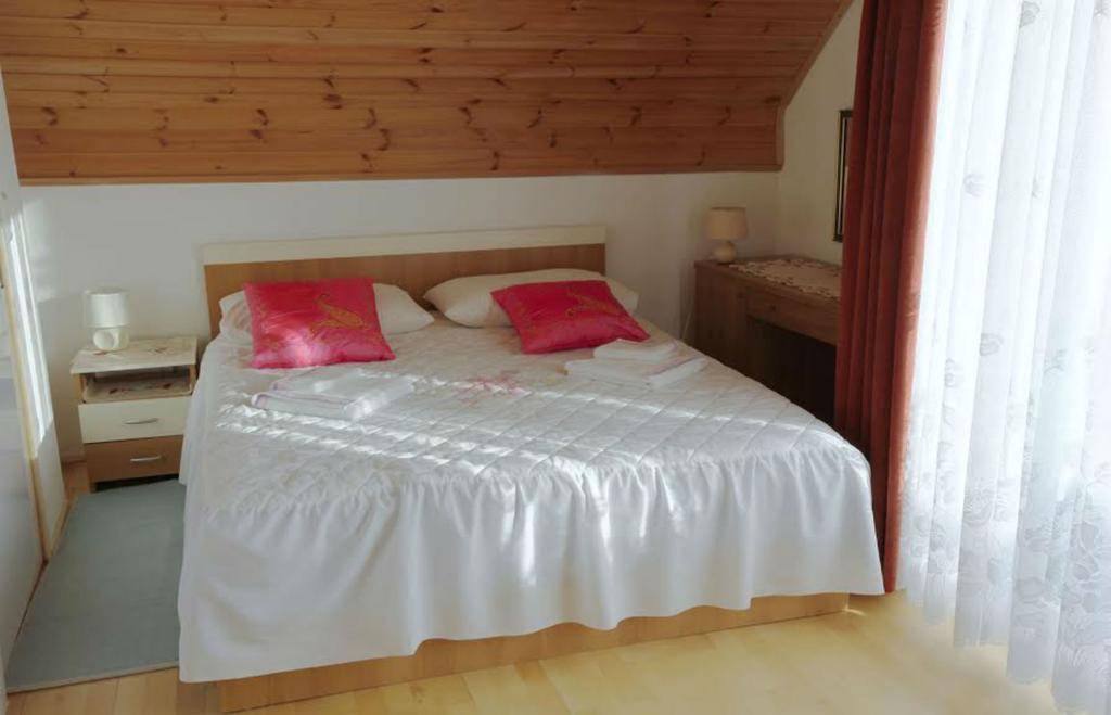 Adriana Guesthouse เยแซร์ตเซ ภายนอก รูปภาพ