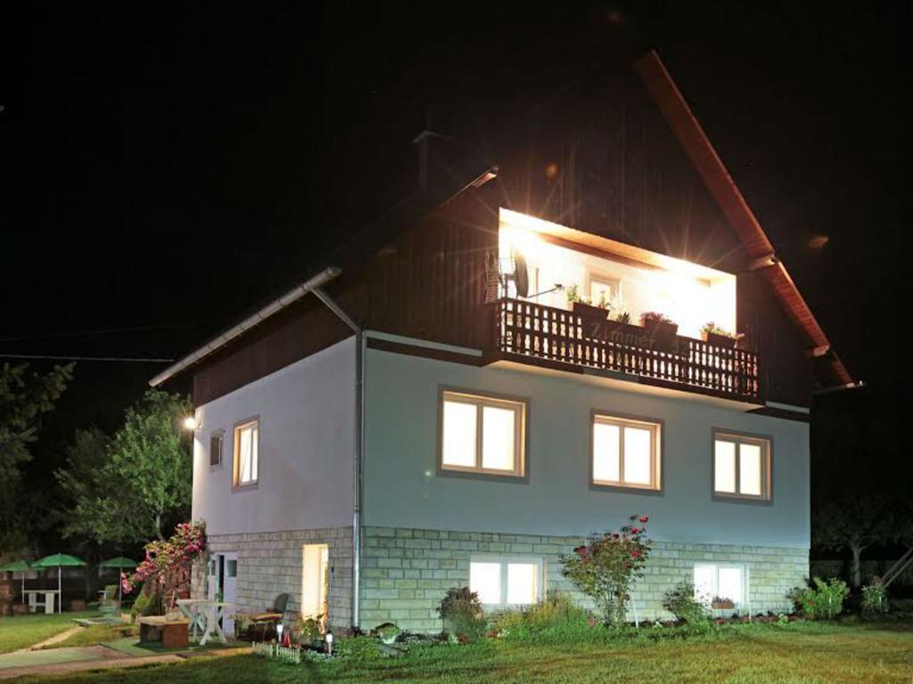 Adriana Guesthouse เยแซร์ตเซ ภายนอก รูปภาพ